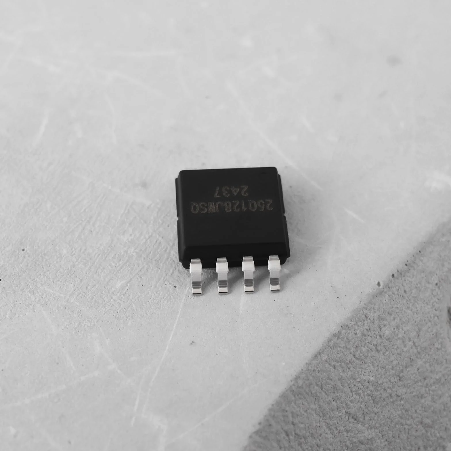 2 Pezzi Chip di Memoria Flash Seriale W25Q128JWSQ da Package SOIC-8 Interfaccia SPI per Sistemi Embedded Applicazioni di Archiviazione Dati