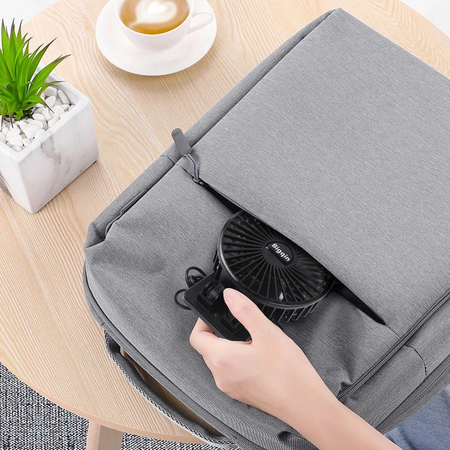 Mini Ventilatore Portatile, Ventola Silenziosa USB, 3 velocità in un Pulsante, Piccolo Ventilatore Potente, Mini Ventilatore ad Angolo Regolabile per Tavolo da Ufficio,Nero