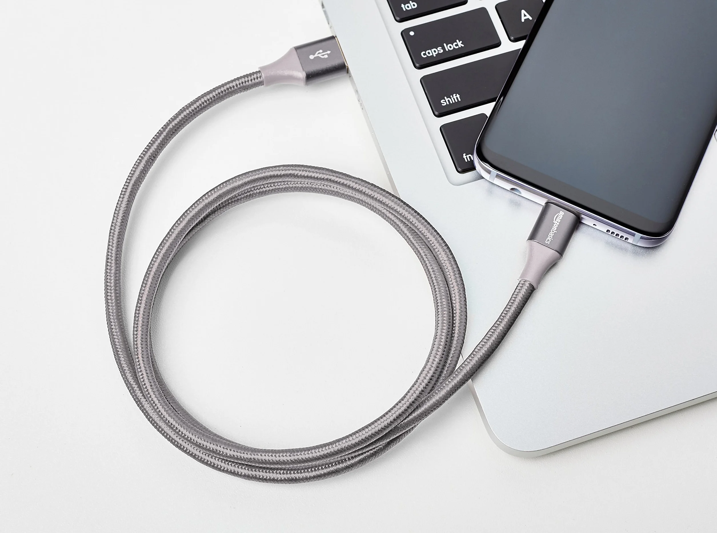 Amazon Basics Cavo di ricarica USB 3.1 Gen 2, da USB-C a USB-A, in nylon a doppia treccia, 0.9 m, grigio scuro