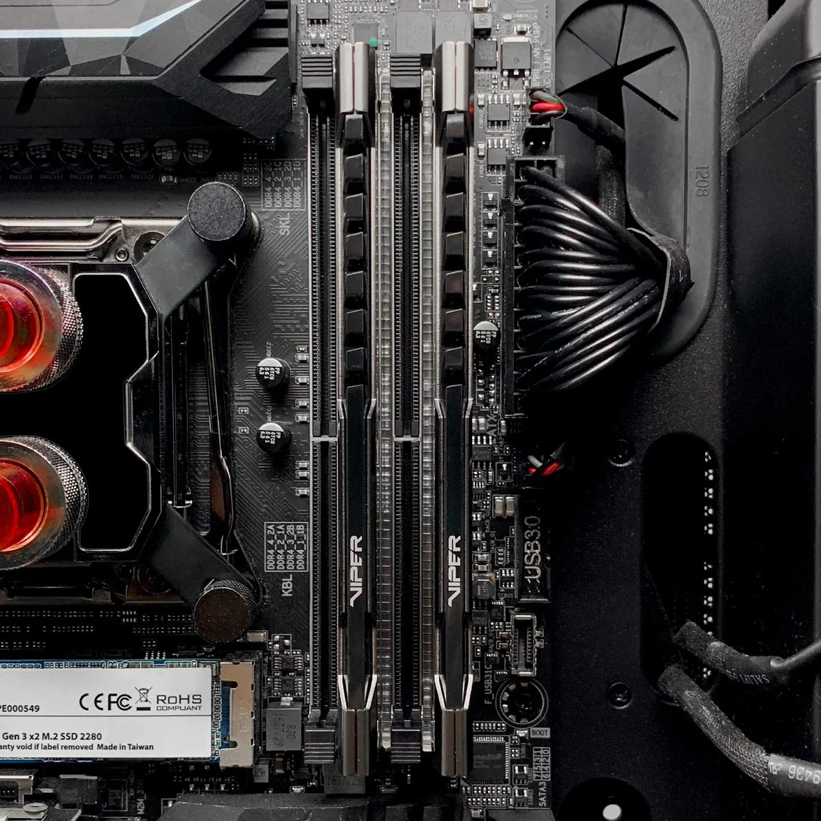 Patriot Viper Steel RAM DDR4 3600 Mhz 16GB (2x8GB) C18 Kit di Memoria Gaming XMP 2.0 Grigio