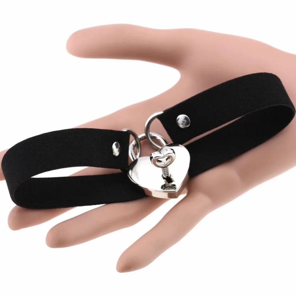BONDAGERIE® Collarino con lucchetto a cuore con chiave vari colori