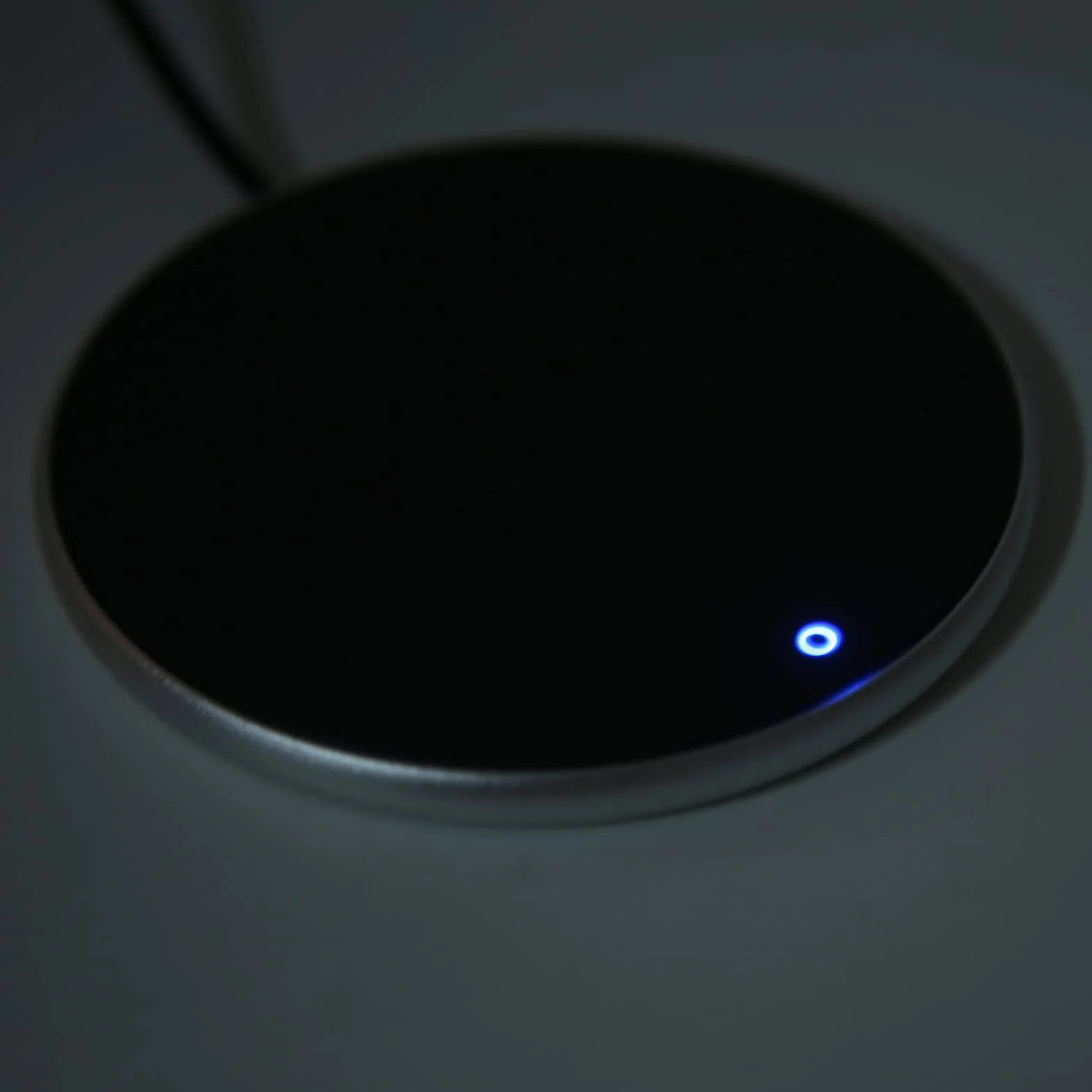 Wakects Scaldatazze USB Scalda Tazza da Scrivania con Smart Touch Interruttore e Temperatura Costante Intelligente Sottobicchiere Riscaldante per Bevanda Calda caffè Ø10,3 cm (Argento)