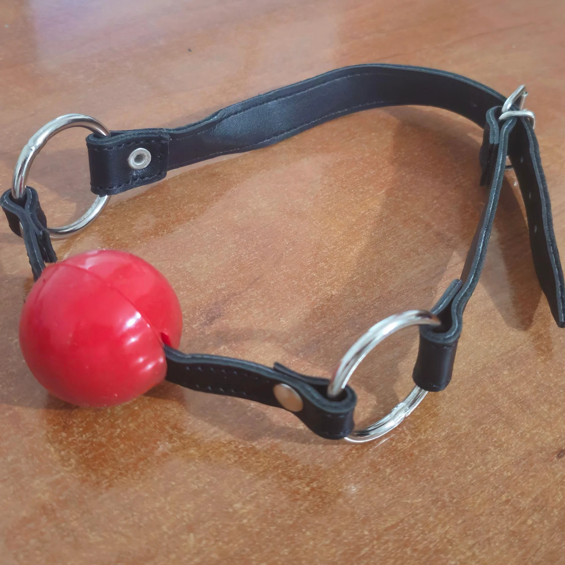 Ball Gag in Pelle Nero con Sfera Rossa Accessorio Bondage