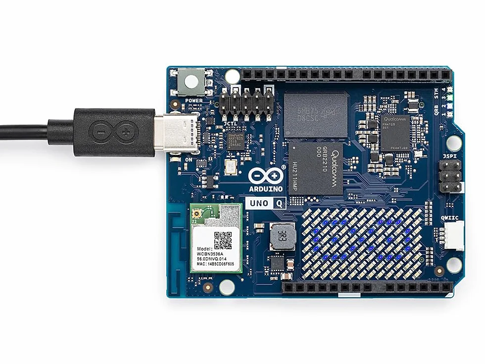 Arduino UNO Q Qualcomm Dragonwing QRB2210 STM32U585 AI Vision Voice IoT Robotica Linux Debian OS Wi-Fi 5 USB-C