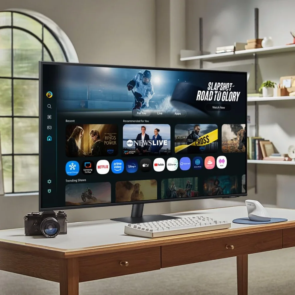 Samsung Smart Monitor M7 (S43FM702), Flat 43'', 3840x2160 (UHD 4K), Smart Hub con AI, Office 365, Gaming Hub, Speaker Integrati, Telecomando, WiFi, HDMI, USB-C