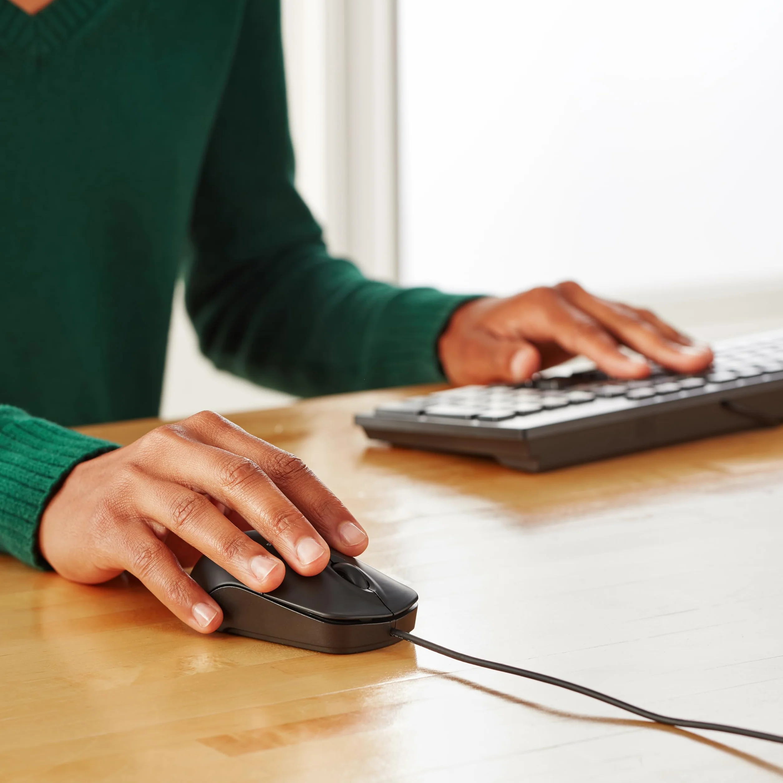 Amazon Basics Mysz optyczna czarna USB 3 przyciski Windows Mac OS X