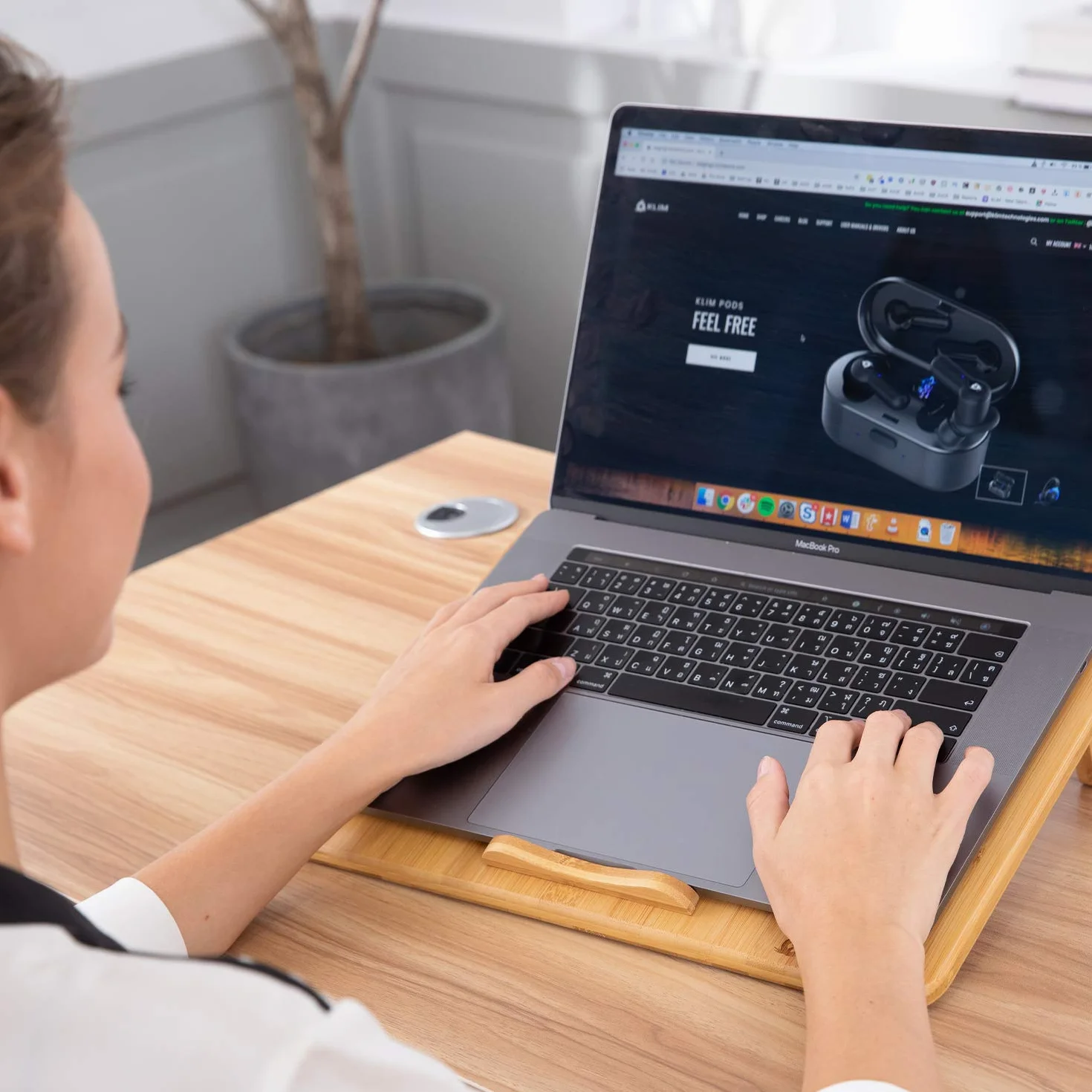 KLIM Base di raffreddamento per laptop in bambù ventole regolabili 10-15,6" porta USB