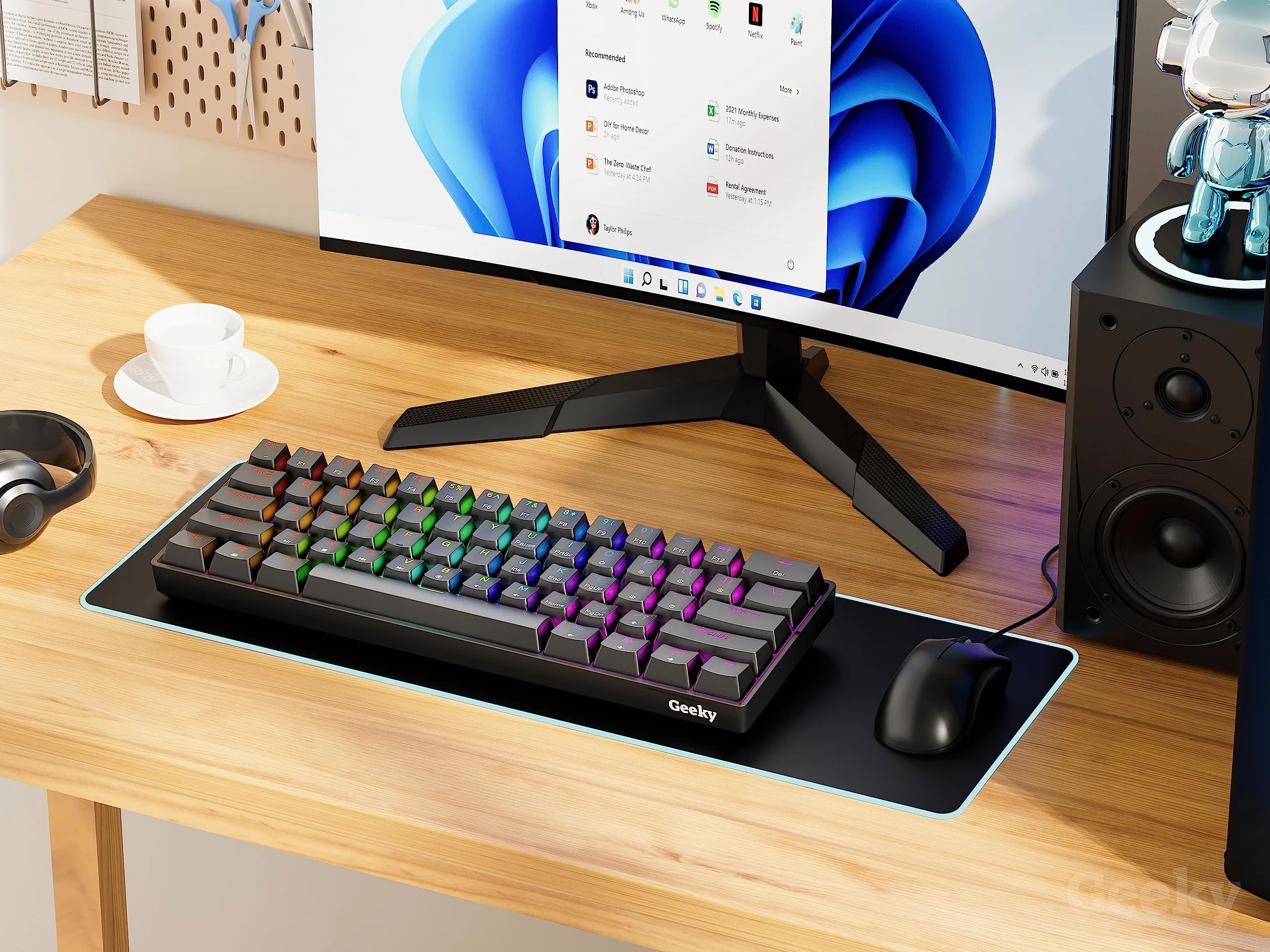 Geeky GK61 60% | Hot Swappable Tastiera da Gioco Meccanica | 61 Tasti Multi Colore RGB LED Retroilluminati per Gaming su PC/Mac | ANSI US Tastiera Americana (Nero, Mechanical Red)