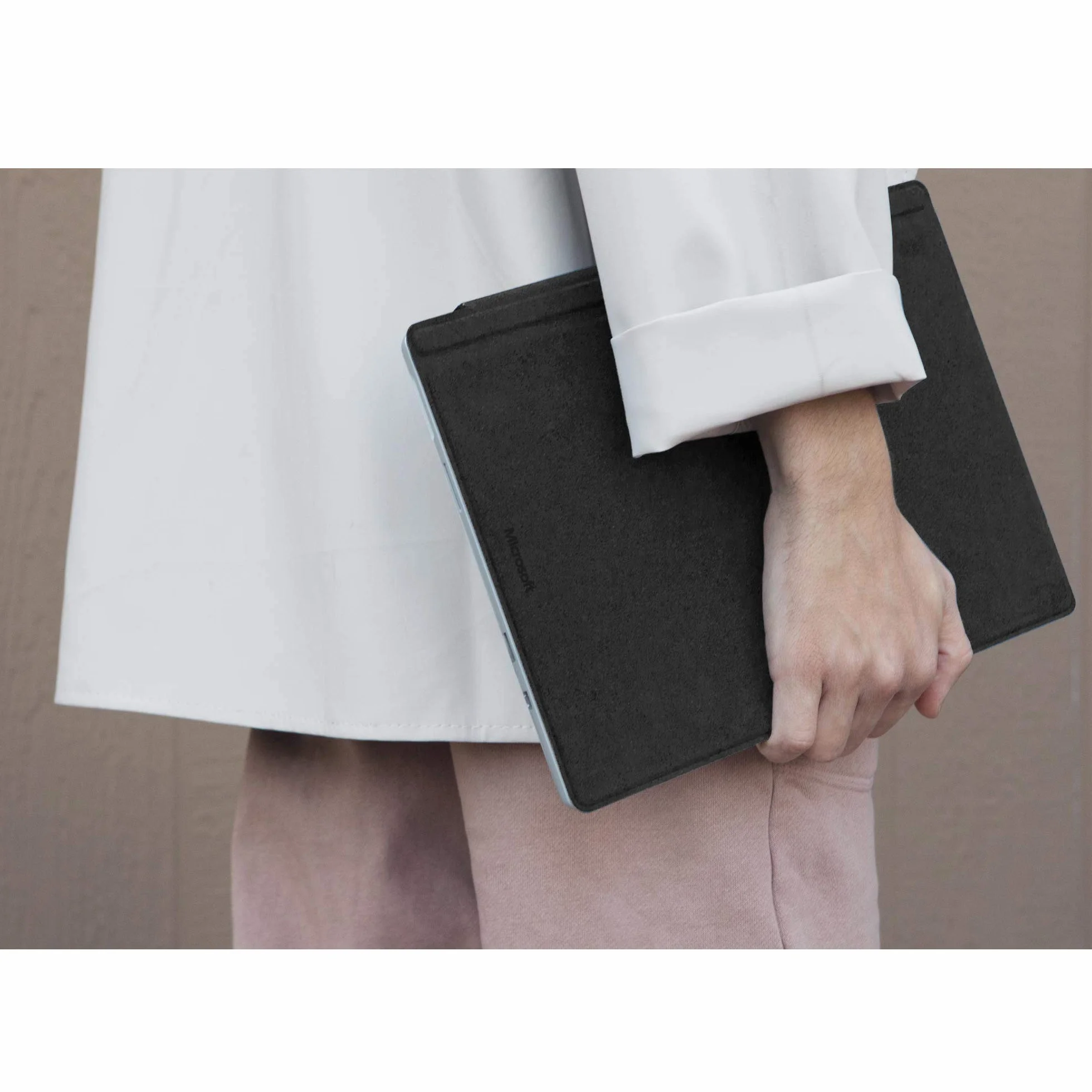 Microsoft Surface Pro Type Cover QWERTY Italiano Nero per Surface Pro 4-7 Ricondizionato