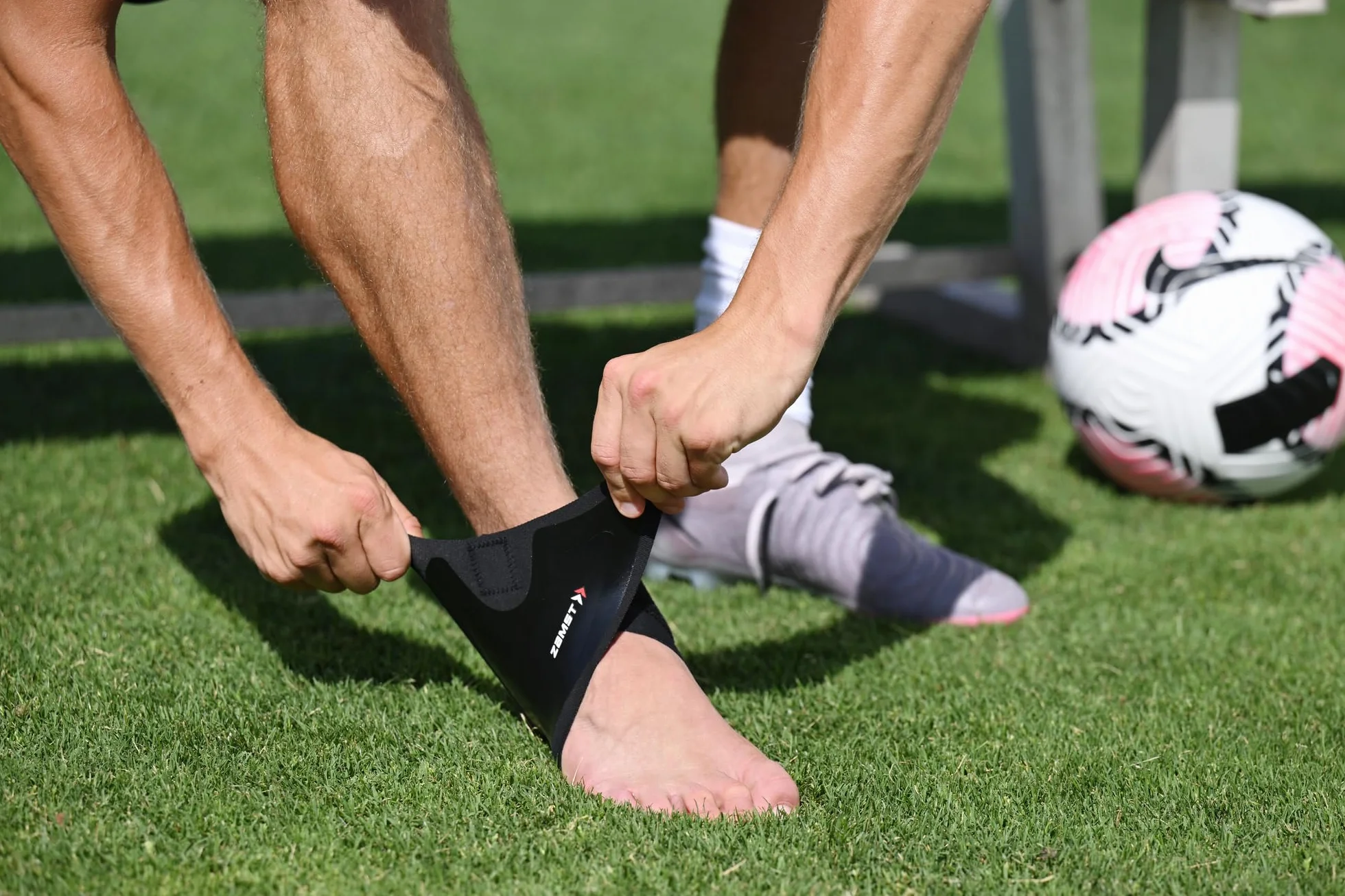 Zamst Filmista Ankle - Cavigliera Ultra Sottile Supporto Caviglia per Slogature Calcio Atletica