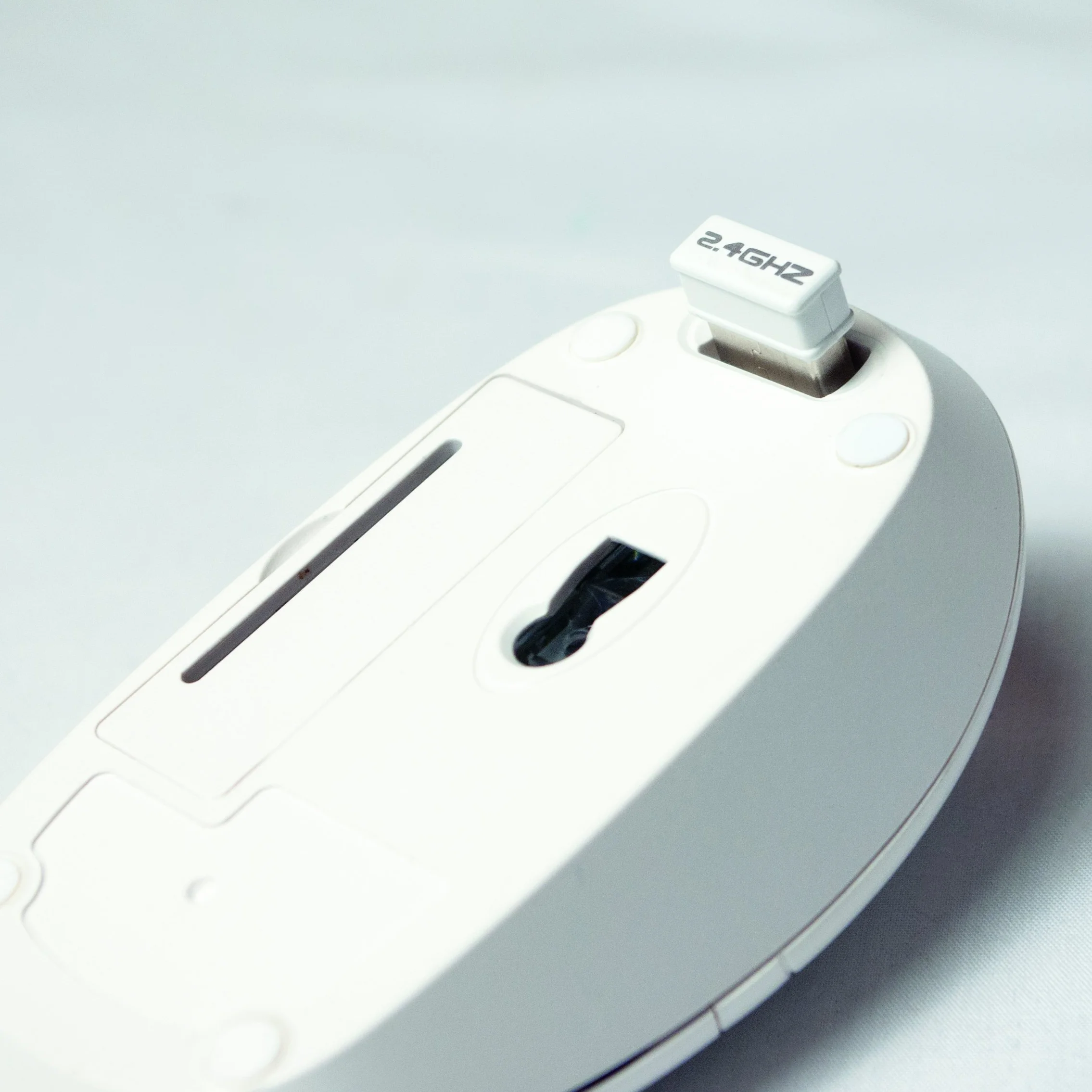 LogiLink ID0104W - Set tastiera/mouse wireless, 2,4 GHz, tastiera 103 tasti (+13 tasti di scelta rapida) - mouse (sensore ottico) con 3 pulsanti, connessione auto, bianco