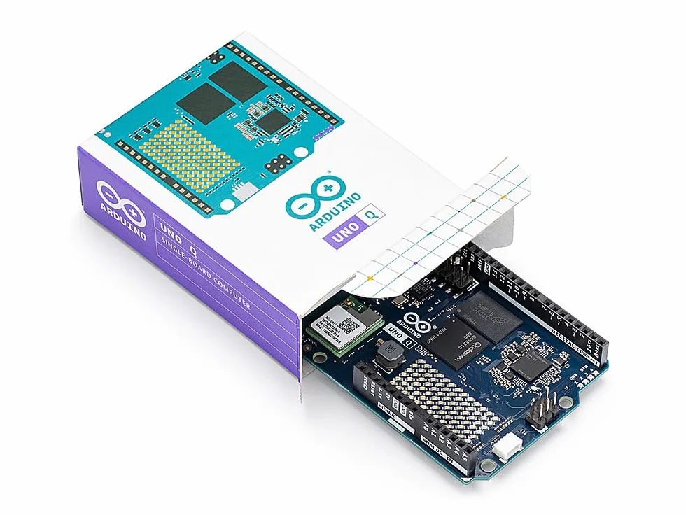 Arduino UNO Q Qualcomm Dragonwing QRB2210 STM32U585 AI Vision Voice IoT Robotica Linux Debian OS Wi-Fi 5 USB-C