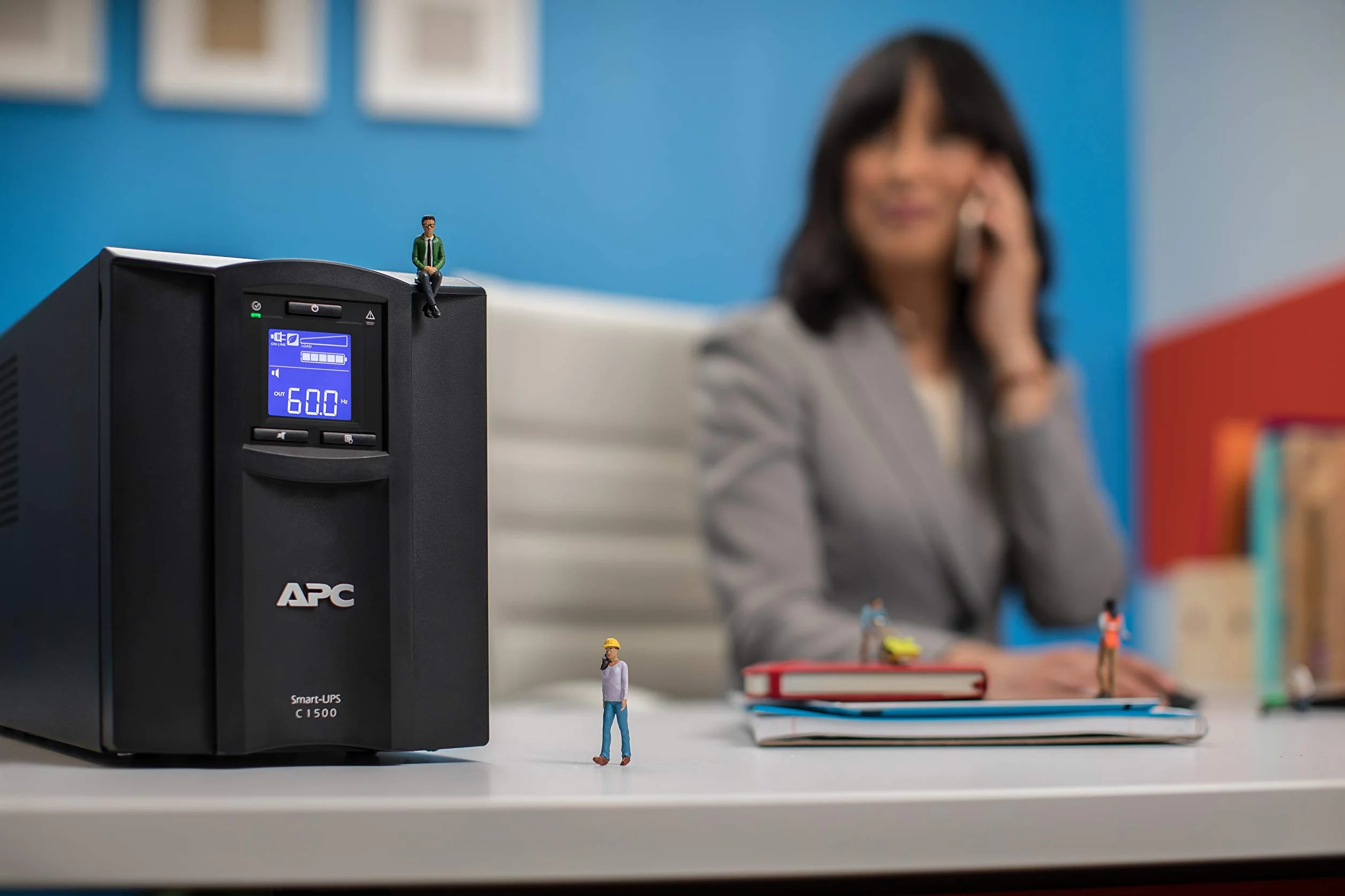 APC Smart-UPS SMC SmartConnect - SMC1500IC - Gruppo di Continuità (UPS) 1.500VA (Connesso al Cloud, 8 Uscite IEC-C13)