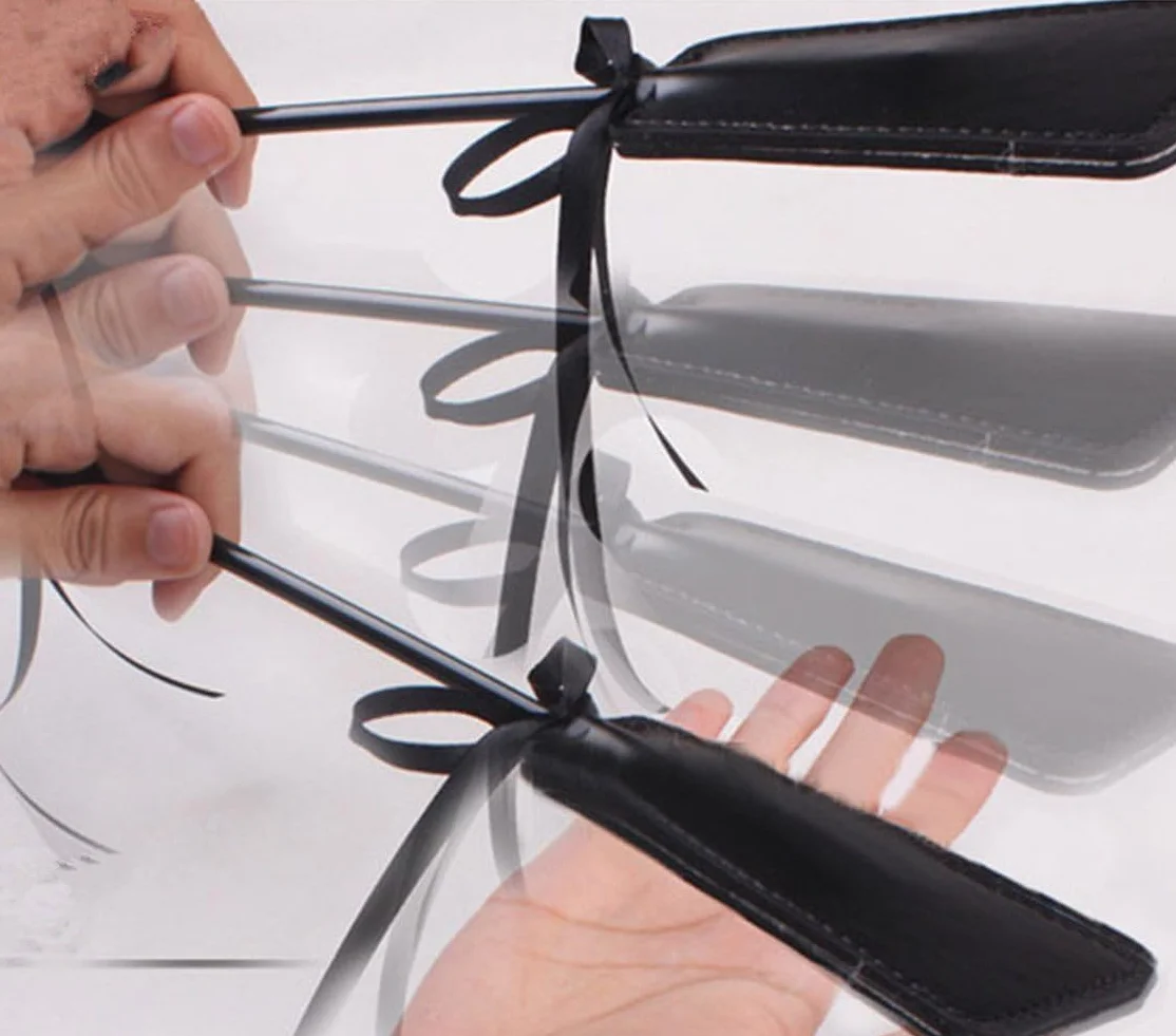 Bondage erotico Massaggio di piume frusta in pelle Maschera per occhi Giocattolo sculacciante per coppie