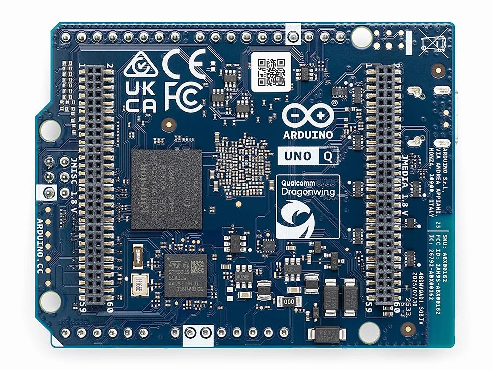 Arduino UNO Q Qualcomm Dragonwing QRB2210 STM32U585 AI Vision Voice IoT Robotica Linux Debian OS Wi-Fi 5 USB-C