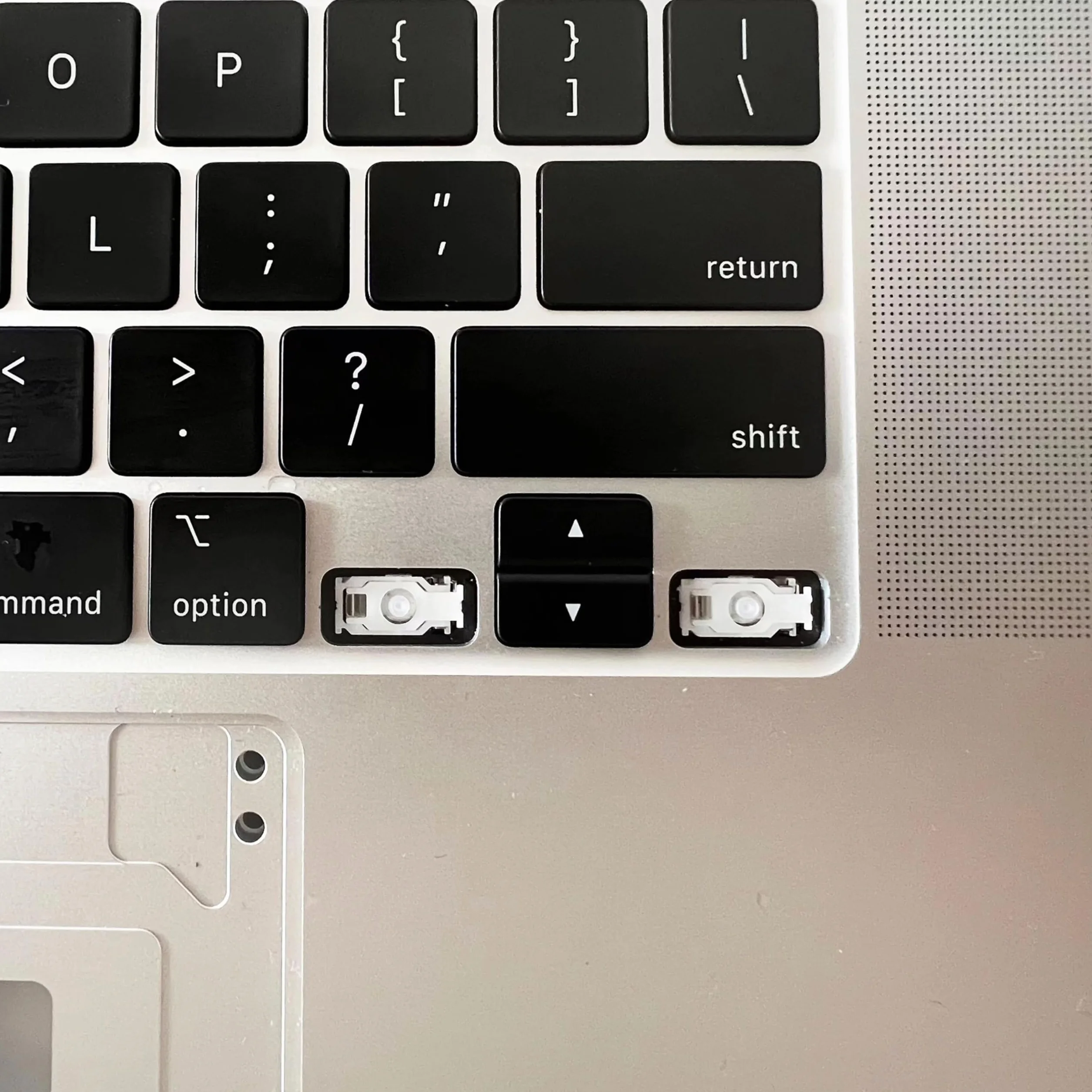 Freccia di ricambio per MacBook Pro A2141 A2251 A2289 A2179 A2337 A2338 A2442 A2485 A2681(M1 M2) (Right Arrow Key)