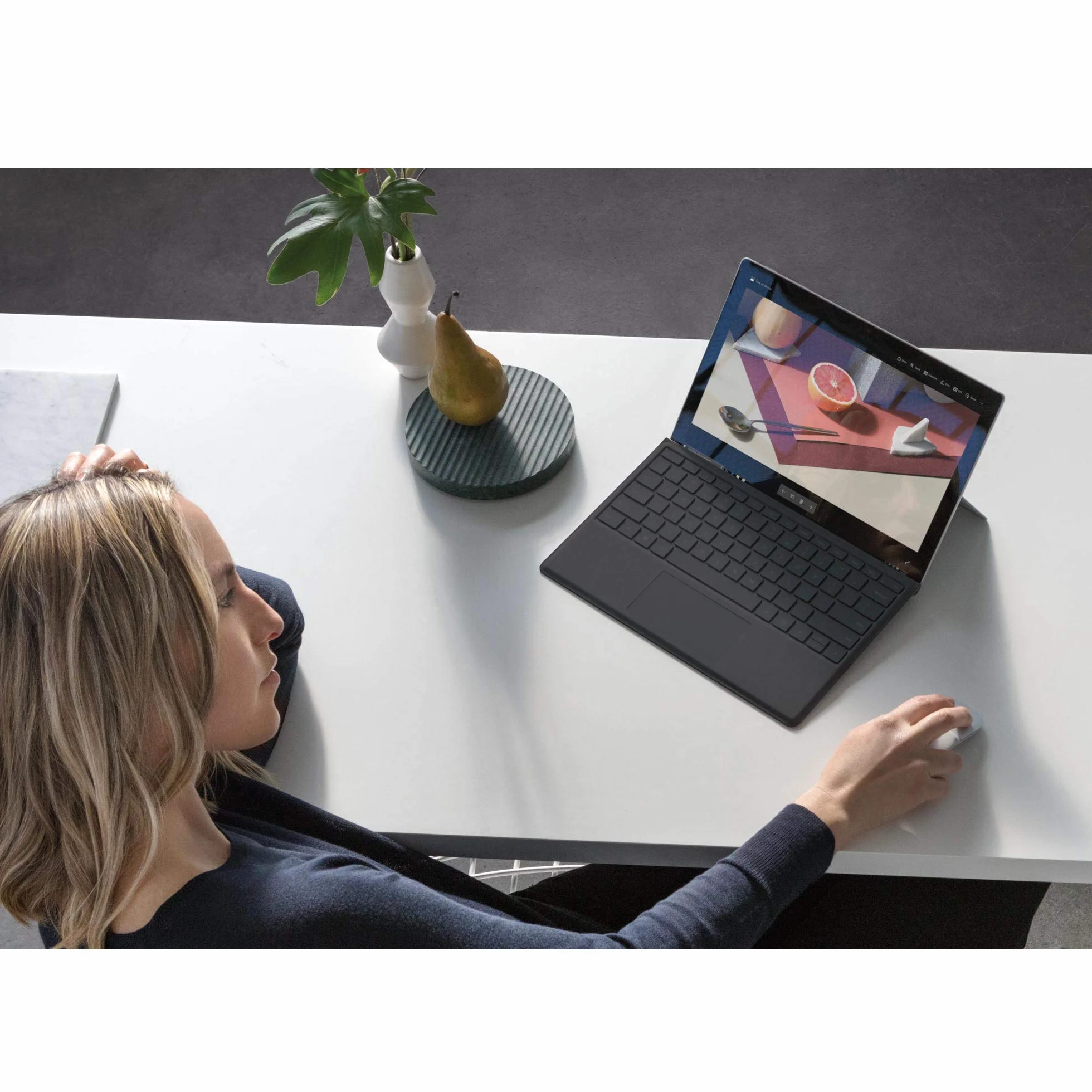 Microsoft Surface Pro Type Cover QWERTY Italiano Nero per Surface Pro 4-7 Ricondizionato