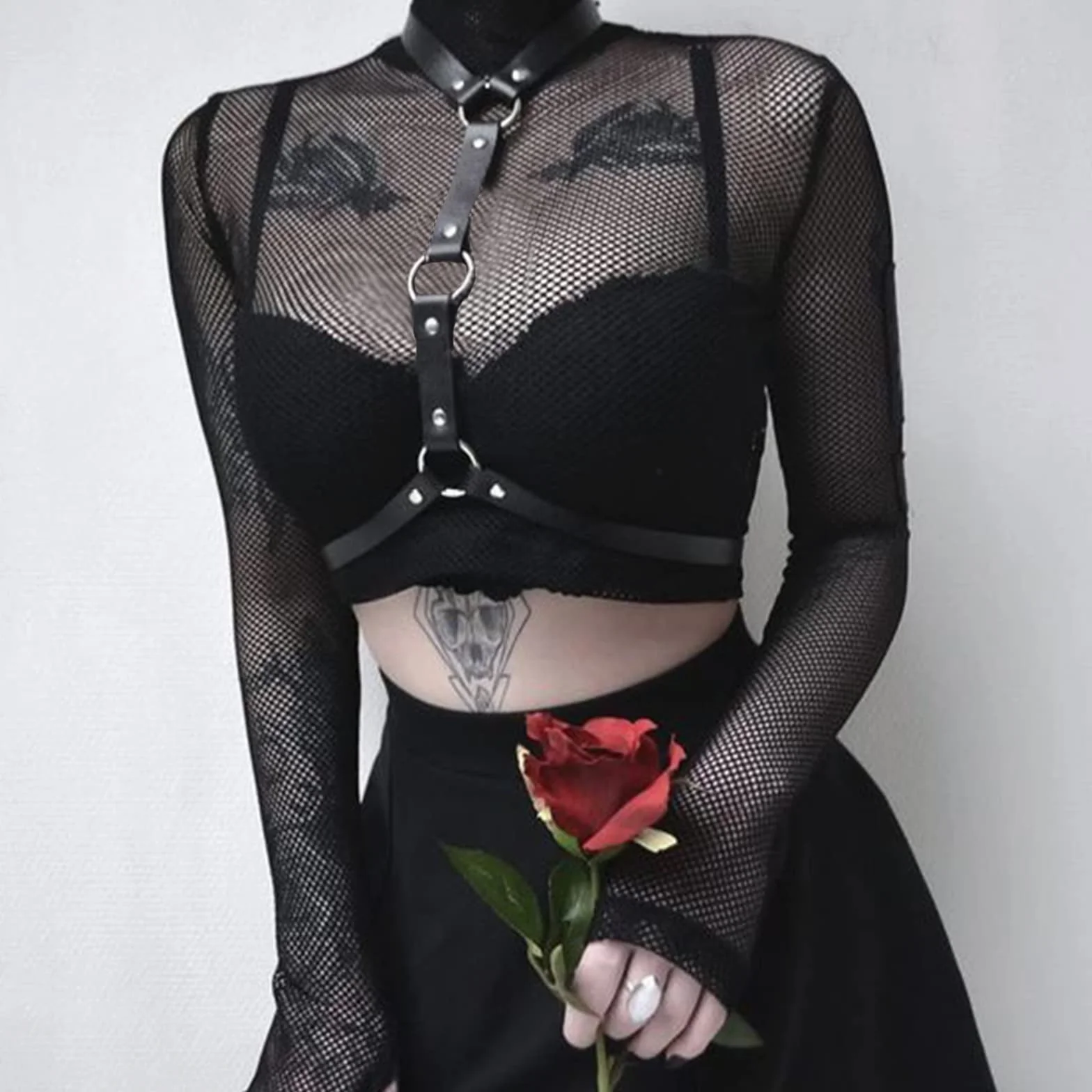 Imbracatura per Corpo in Pelle Punk da Donna Sexy Bondage BDSM Kit Restrizioni Manette per Donna Set Estremo per Coppie Con 2 Polsini per Le Cosce SM Cortex Manette Sex Toy