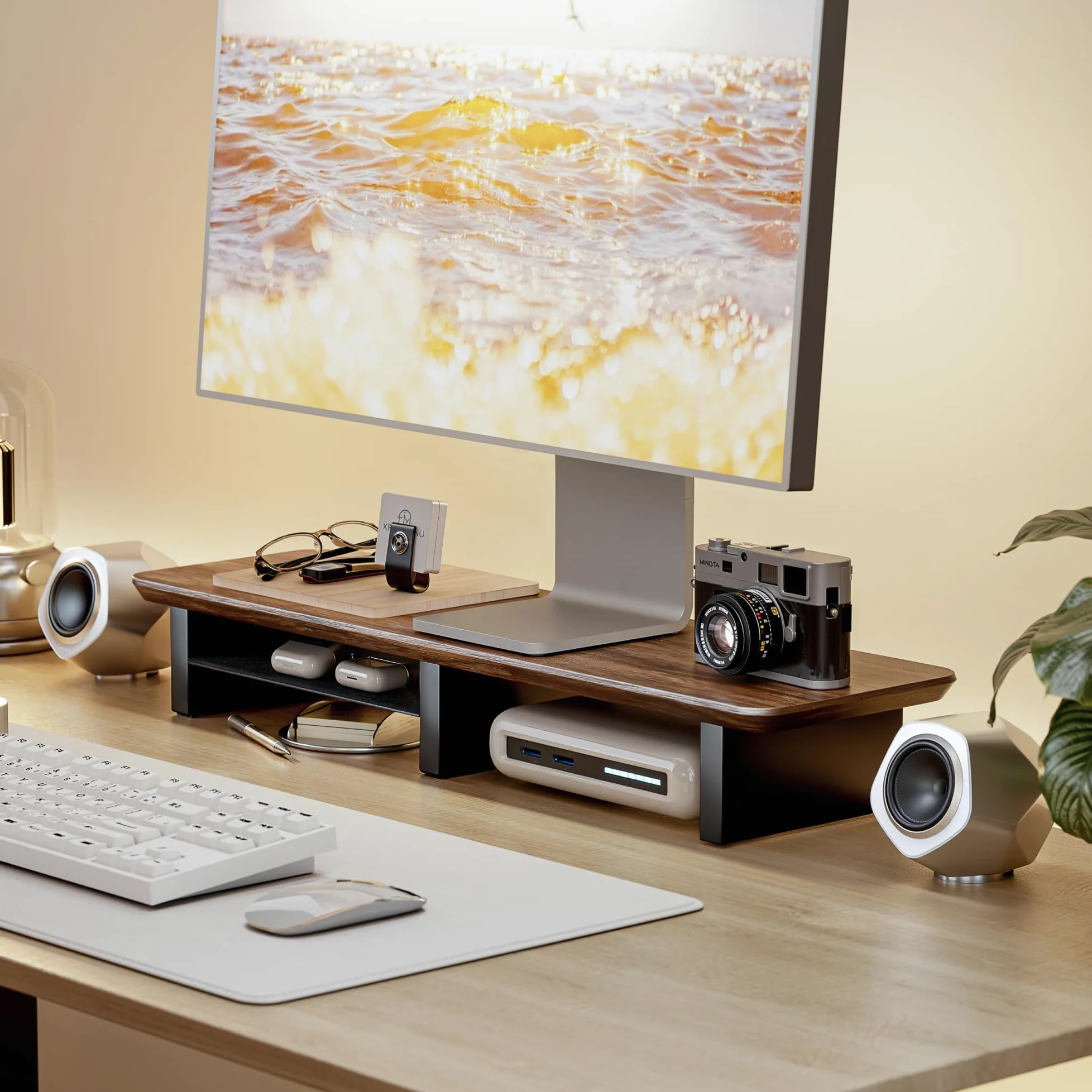 PEGZONE Rialzo per doppio monitor con ripiano in metallo integrato, grande ripiano da scrivania in legno di noce per 2 monitor/TV, ampio supporto per monitor lungo per scrivania, supporto per monitor